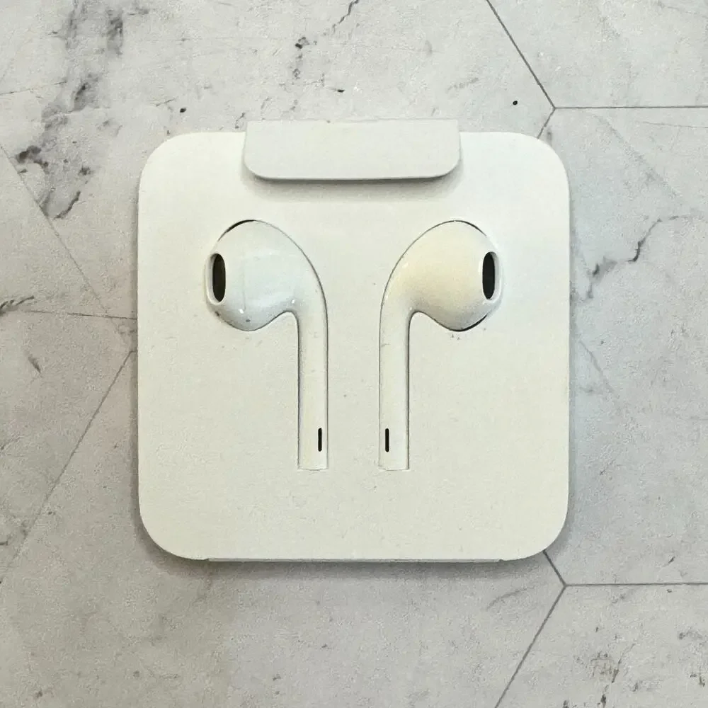 OEM NEW White Apple EarPods w/Lightning Connector In Ear Headset Ear Phones